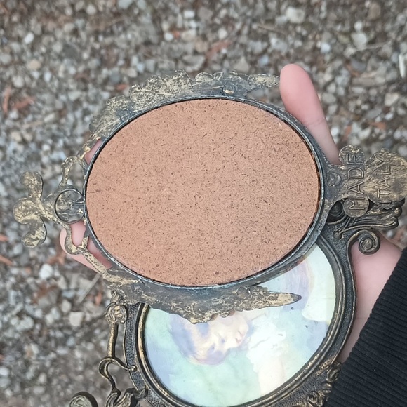 VTG (2) Brass Oval Wall Decor - Picture 8 of 13